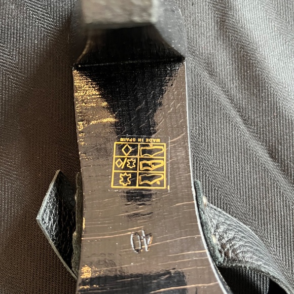 Burberry Black Leather and Patent Leather Sandal - Picture 5 of 7